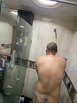 Snapshot of __Damian___ chatting on 10.14.25 Damian online show from 10.14.25