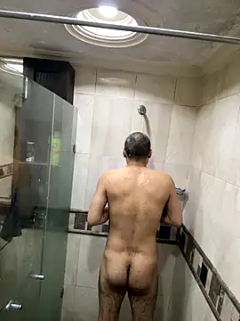 Snapshot of __Damian___ chatting on 10.19.25 Damian online show from 10.19.25