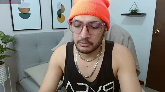 Snapshot of __Damian___ chatting on 10.24.25 Damian online show from 10.24.25