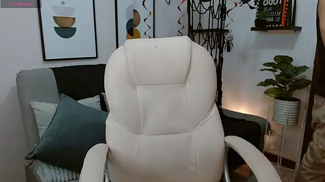 Snapshot of __Damian___ chatting on 11.02.25 Damian online show from 11.02.25