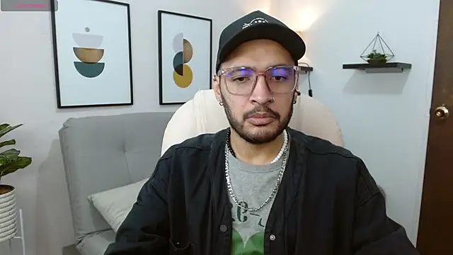 Snapshot of __Damian___ chatting on 11.03.25 Damian online show from 11.03.25