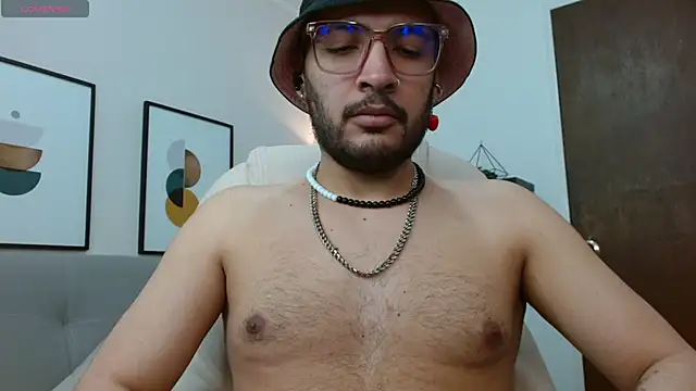 Snapshot of __Damian___ chatting on 11.06.25 Damian online show from 11.06.25