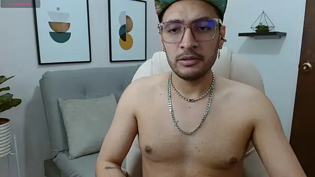 Snapshot of __Damian___ chatting on 11.09.25 Damian online show from 11.09.25