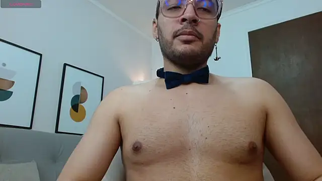 Snapshot of __Damian___ chatting on 11.16.25 Damian online show from 11.16.25