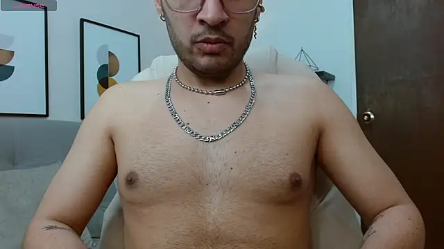 Snapshot of __Damian___ chatting on 11.17.25 Damian online show from 11.17.25