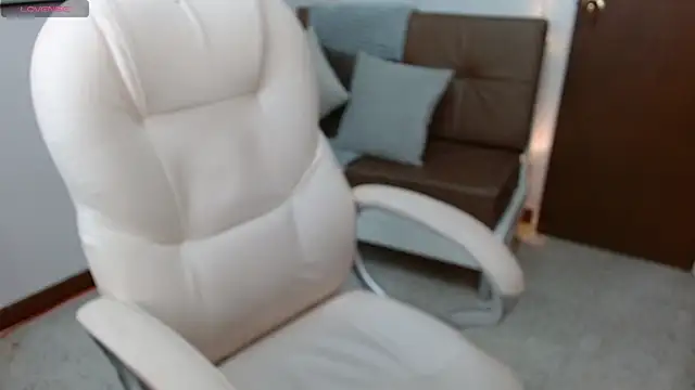 Snapshot of __Damian___ chatting on 12.04.25 Damian online show from 12.04.25