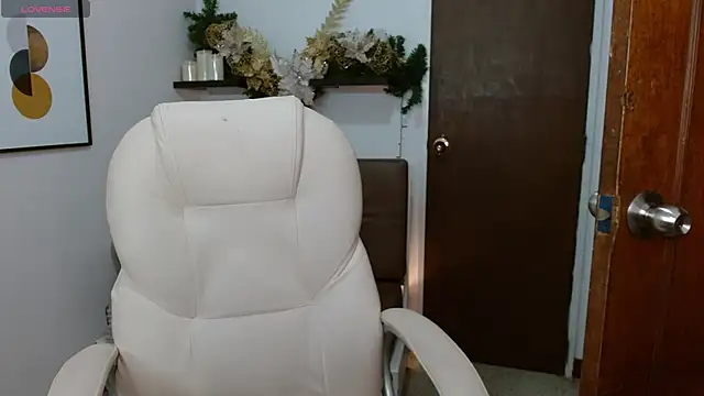 Snapshot of __Damian___ chatting on 12.14.25 Damian online show from 12.14.25