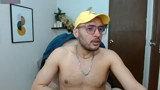 Snapshot of __Damian___ chatting on 12.16.25 Damian online show from 12.16.25