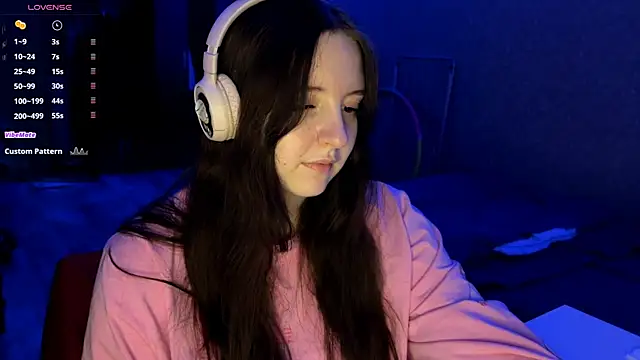 LauretteRagar online show from 11.18.25