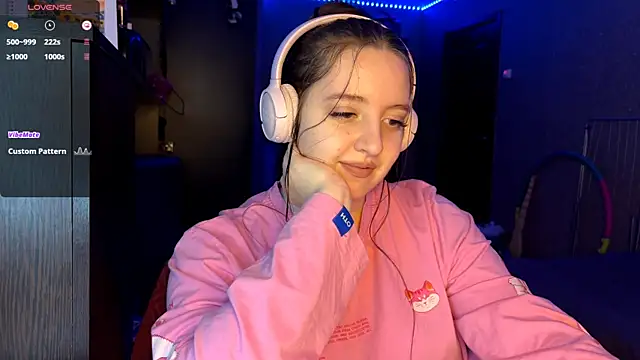 LauretteRagar online show from 11.27.25