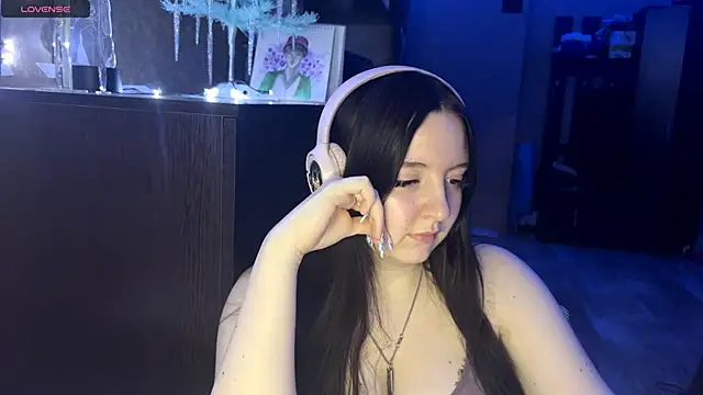 LauretteRagar online show from 12.22.25