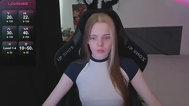 Luna Navy online show from 11.05.25