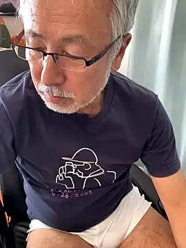 Snapshot of gholly2007 chatting on 11.04.25 gholly2007 online show from 11.04.25