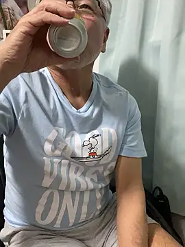 Snapshot of gholly2007 chatting on 11.28.25 gholly2007 online show from 11.28.25