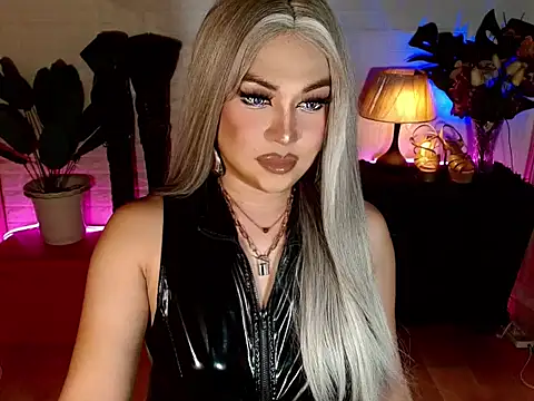 Pukesavurrat online show from 10.24.25