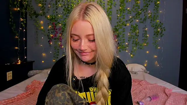 Lillie Berry online show from 07.14.26
