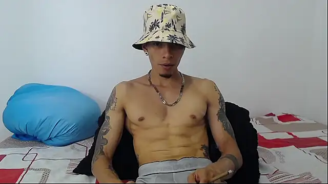 Snapshot of Daniel_laverde chatting on 09.16.25 Daniel laverde online show from 09.16.25