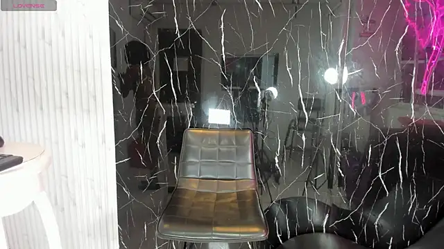 Nini Beyker online show from 01.10.26