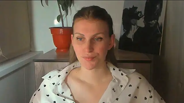 JuliaMuuun online show from 03.31.26