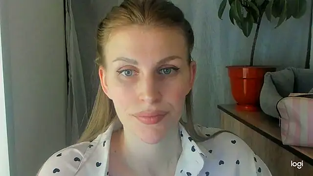 Snapshot of JuliaMuuun chatting on 06.06.26 JuliaMuuun online show from 06.06.26