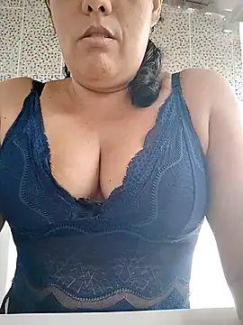 Bellapotencia1985 online show from 10.31.25