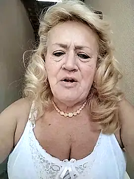 Snapshot of Belladama61 chatting on 09.10.25 Belladama61 online show from 09.10.25