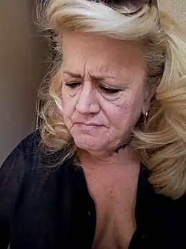 Snapshot of Belladama61 chatting on 09.23.25 Belladama61 online show from 09.23.25