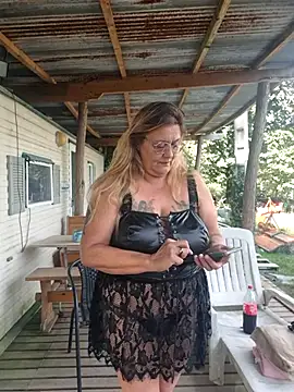 Snapshot of Misspapillon1840 chatting on 09.30.25 Misspapillon1840 online show from 09.30.25