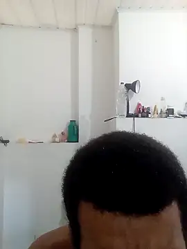 Snapshot of moreno25centimetro chatting on 09.18.25 moreno25centimetro online show from 09.18.25