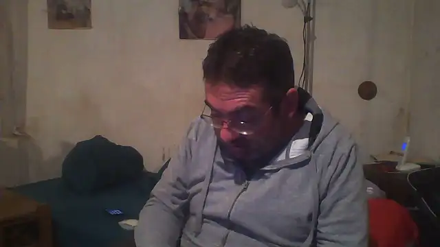 Snapshot of Jouons-ensembles2 chatting on 11.22.25 Jouons-ensembles2 online show from 11.22.25