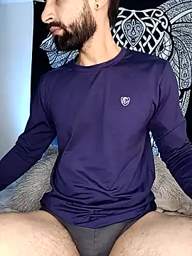 Snapshot of Enzo-wolf33 chatting on 09.17.25 Enzo-wolf33 online show from 09.17.25