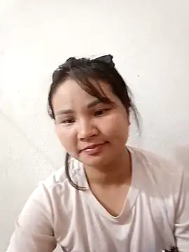 Snapshot of Heulwen-22 chatting on 10.30.25 Heulwen-22 online show from 10.30.25