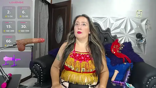 naughty milf esmeralda online show from 10.16.25