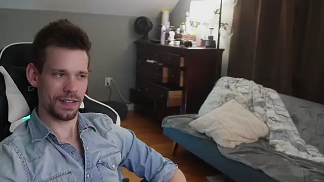 Snapshot of RomanPleaser chatting on 12.20.25 RomanPleaser online show from 12.20.25