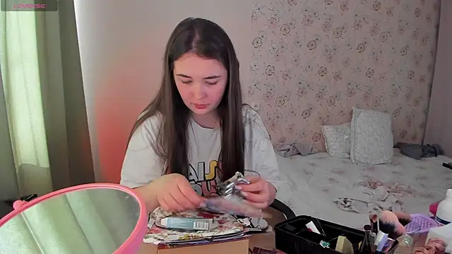 Alice next door online show from 04.03.26