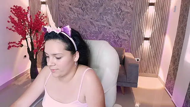 karlie small online show from 09.22.25