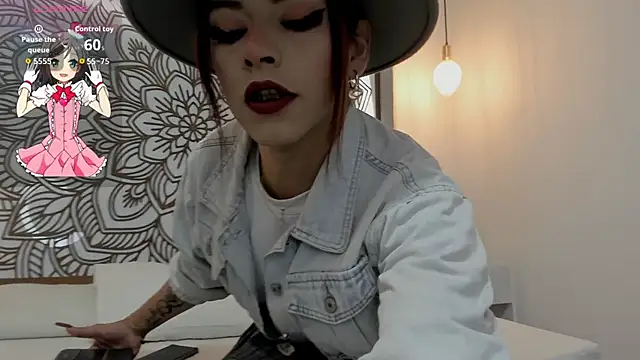 Snapshot of Lilith_Zamara chatting on 12.05.25 Lilith Zamara online show from 12.05.25