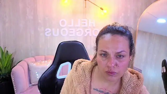 Jade Jones a online show from 11.14.25