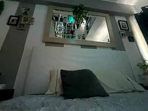 Snapshot of bertfaust chatting on 10.18.25 bertfaust online show from 10.18.25