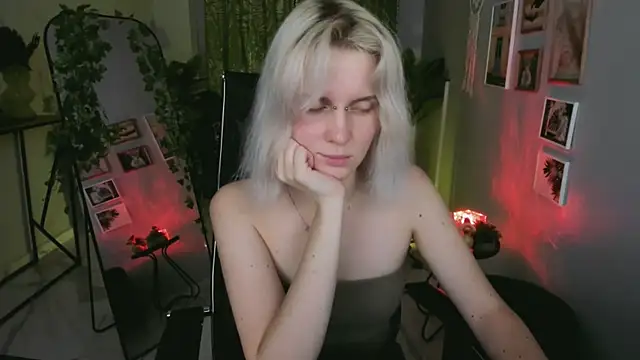 Snapshot of BethanyCloud chatting on 07.15.26 BethanyCloud online show from 07.15.26