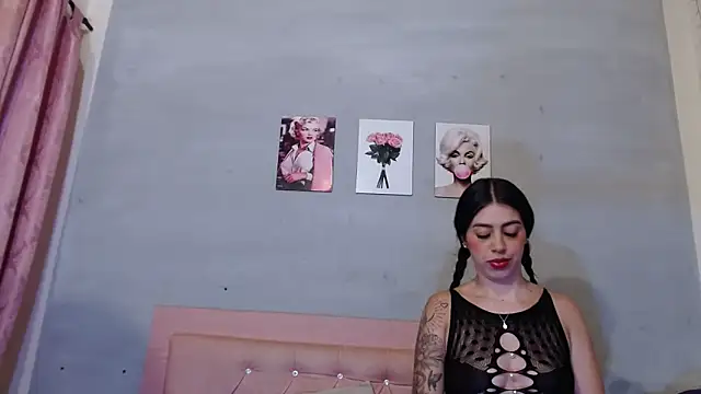Snapshot of Olivia_Spear chatting on 09.17.25 Olivia Spear online show from 09.17.25