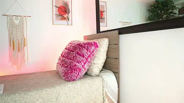 melissa laurent  online show from 09.15.25