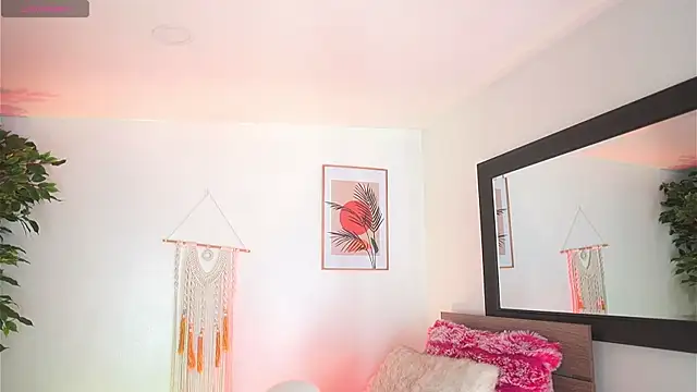 melissa laurent  online show from 11.05.25