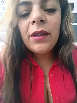 Mia-Glow online show from 11.18.25