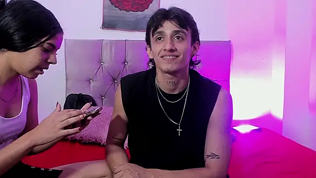 Snapshot of AndretiiAndCamila chatting on 10.06.25 AndretiiAndCamila online show from 10.06.25