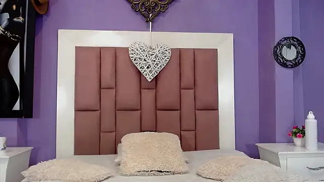 Snapshot of ChiaraLudovica chatting on 10.07.25 ChiaraLudovica online show from 10.07.25