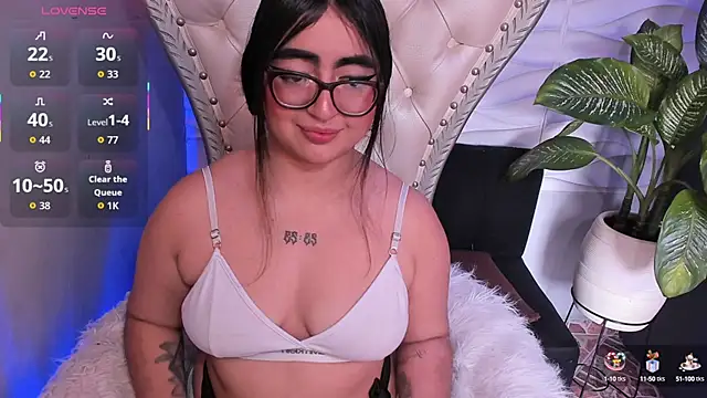 April  foxx online show from 09.19.25