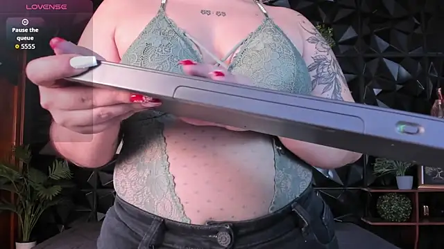 April  foxx online show from 12.05.25