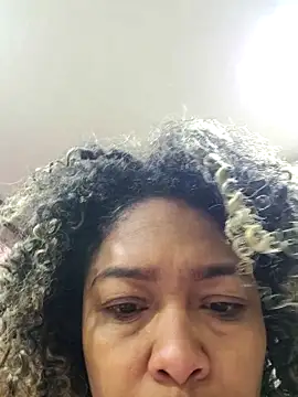 Snapshot of BiiancaEstradaa chatting on 10.22.25 BiiancaEstradaa online show from 10.22.25