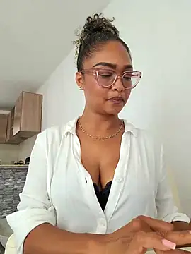 Snapshot of BiiancaEstradaa chatting on 06.29.26 BiiancaEstradaa online show from 06.29.26